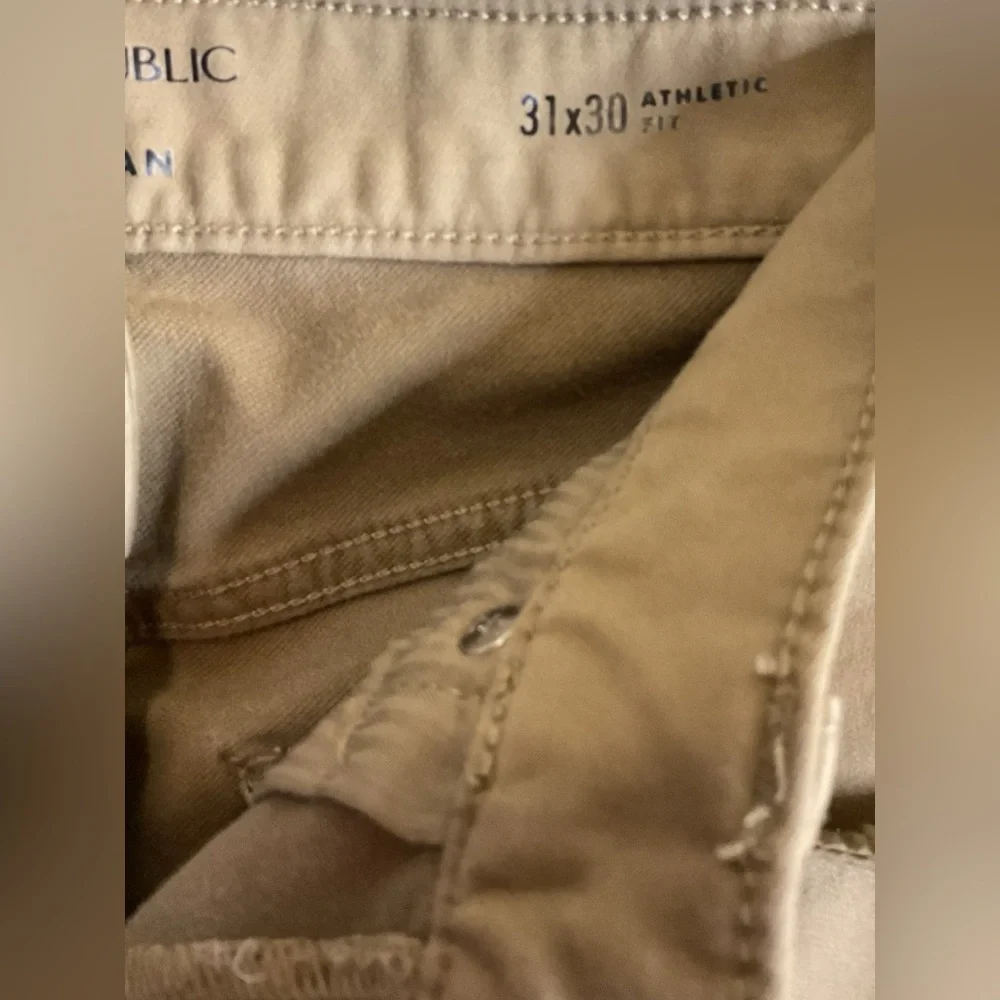 Men’s Banana Republic Tan Travel chinos